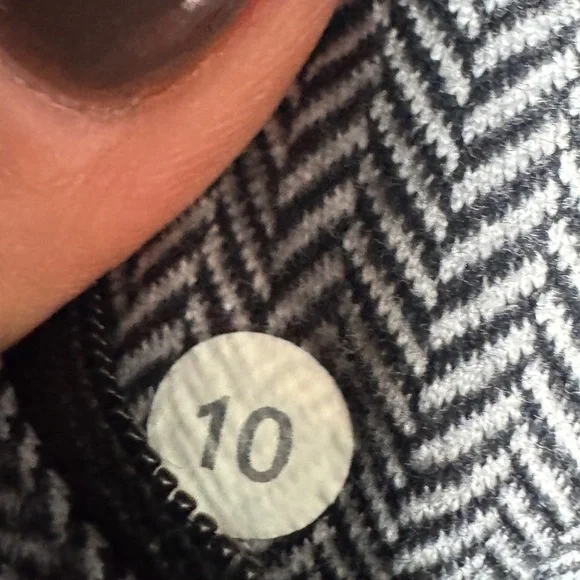 Lululemon Think Fast Hoodie Women Size 10 Black Herringbone Sweatshirt - Picture 8 of 8